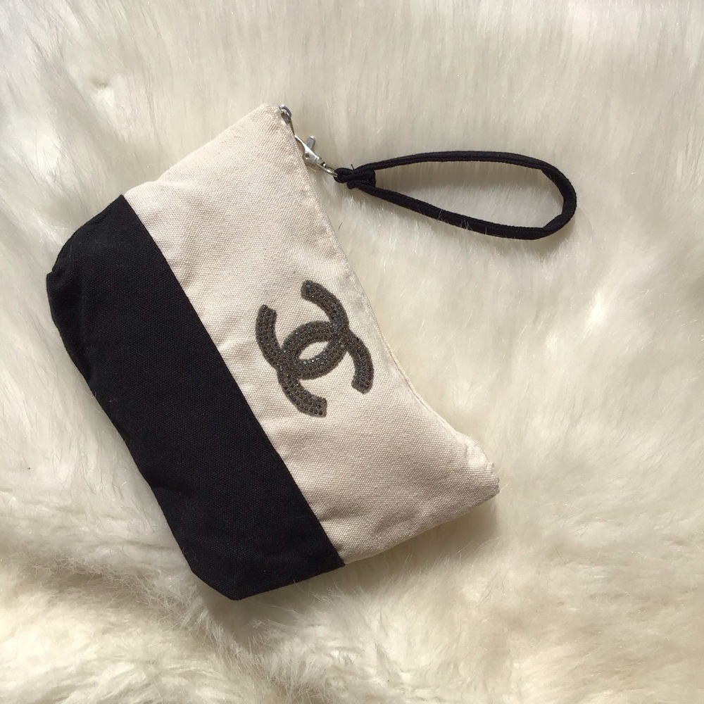 Designer-inspired detachable wristlet lightweight-canvas bag with crystal C logo - Picture 2 of 8